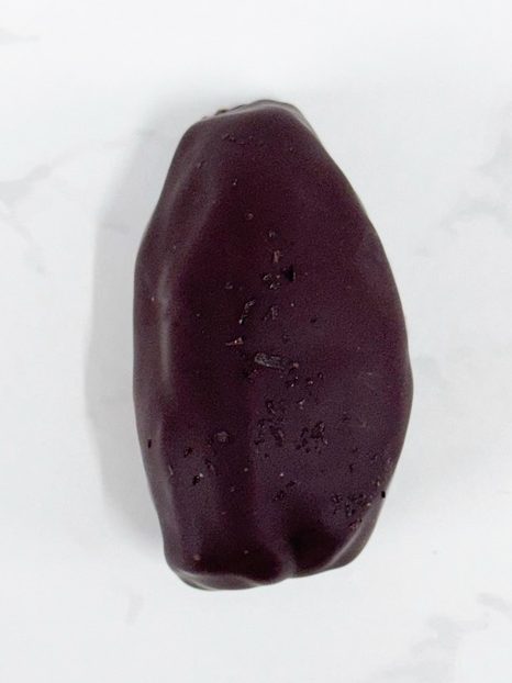 White chocolate coated date filled with creamy madagascan vanilla, crunchy roasted almond and just the right amount of orange! A limited edition for Valentines day